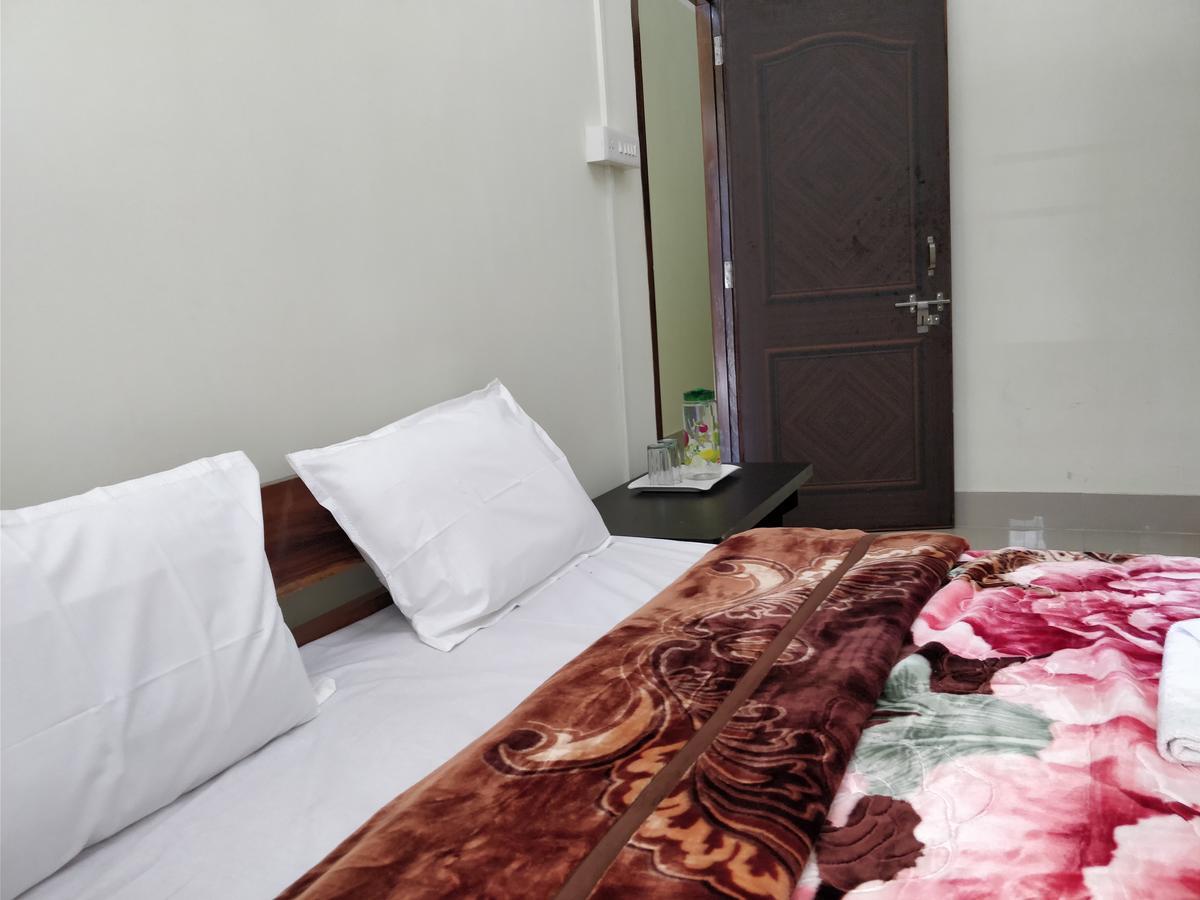 Hotel Pine Leaf Гангток Экстерьер фото