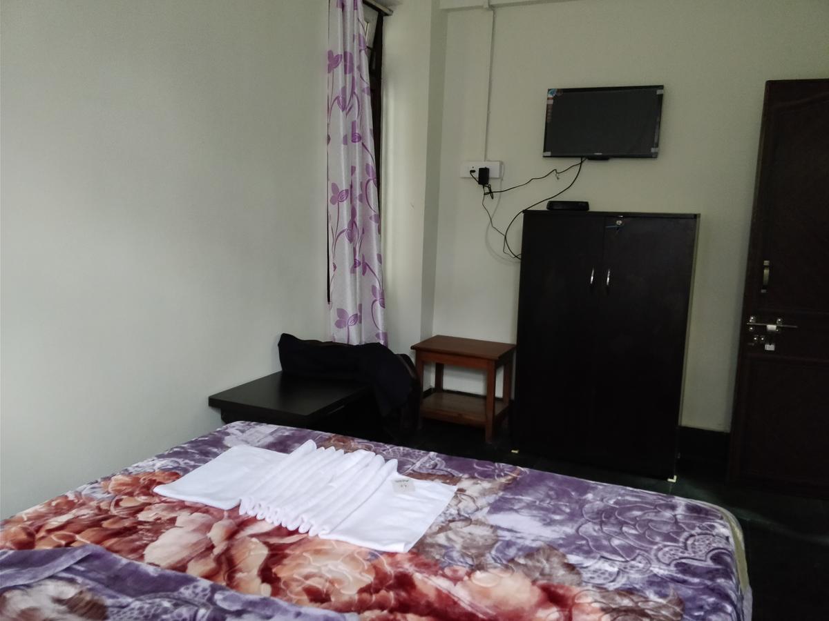 Hotel Pine Leaf Гангток Экстерьер фото